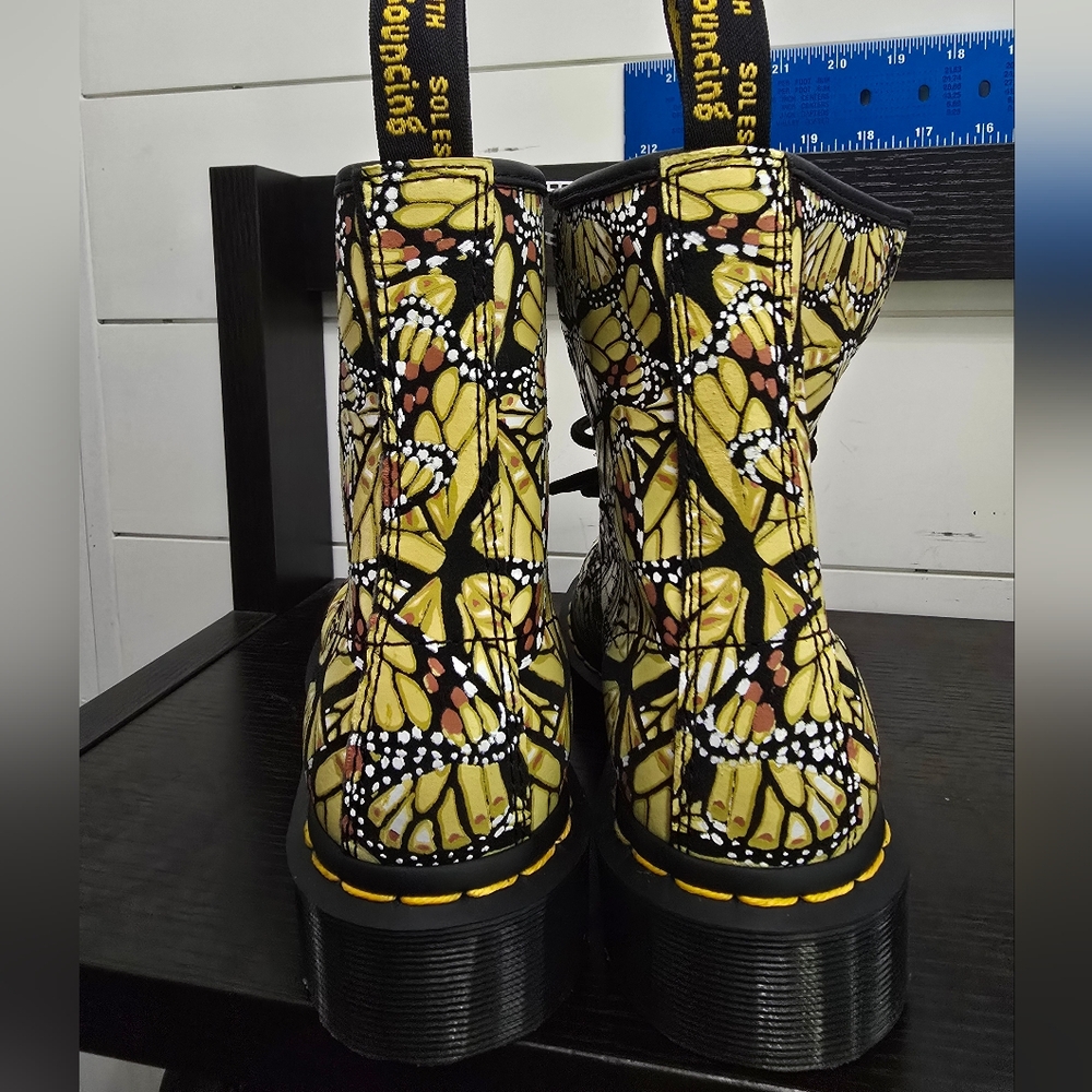 NEW Womens Dr. Martens 1460 Eye Boot Butterfly Yellow Boots Shoes Sz 6 - Picture 3 of 15